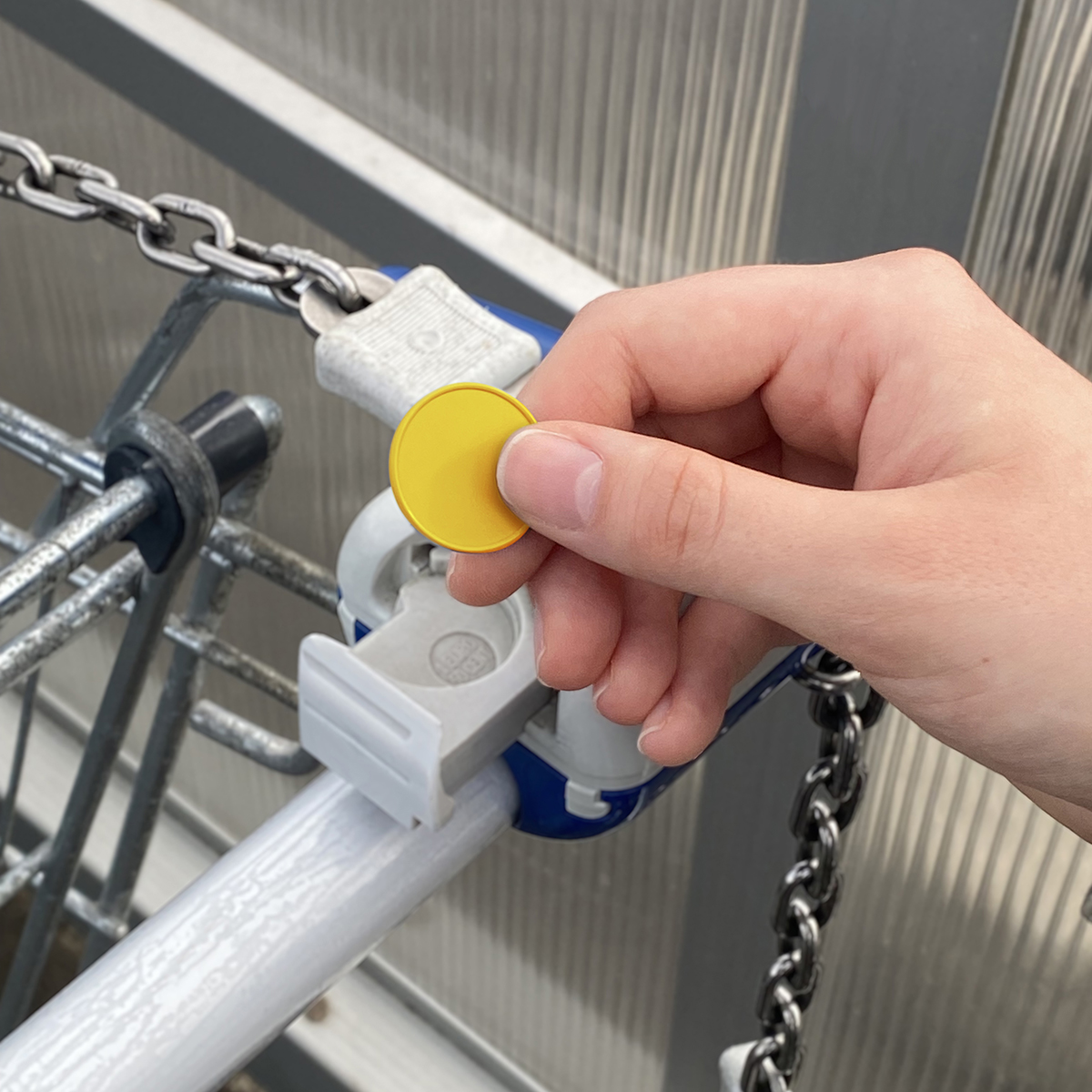 Chiphalter mit 1€-Chip und Lupe als Werbeartikel mit Logo bedrucken