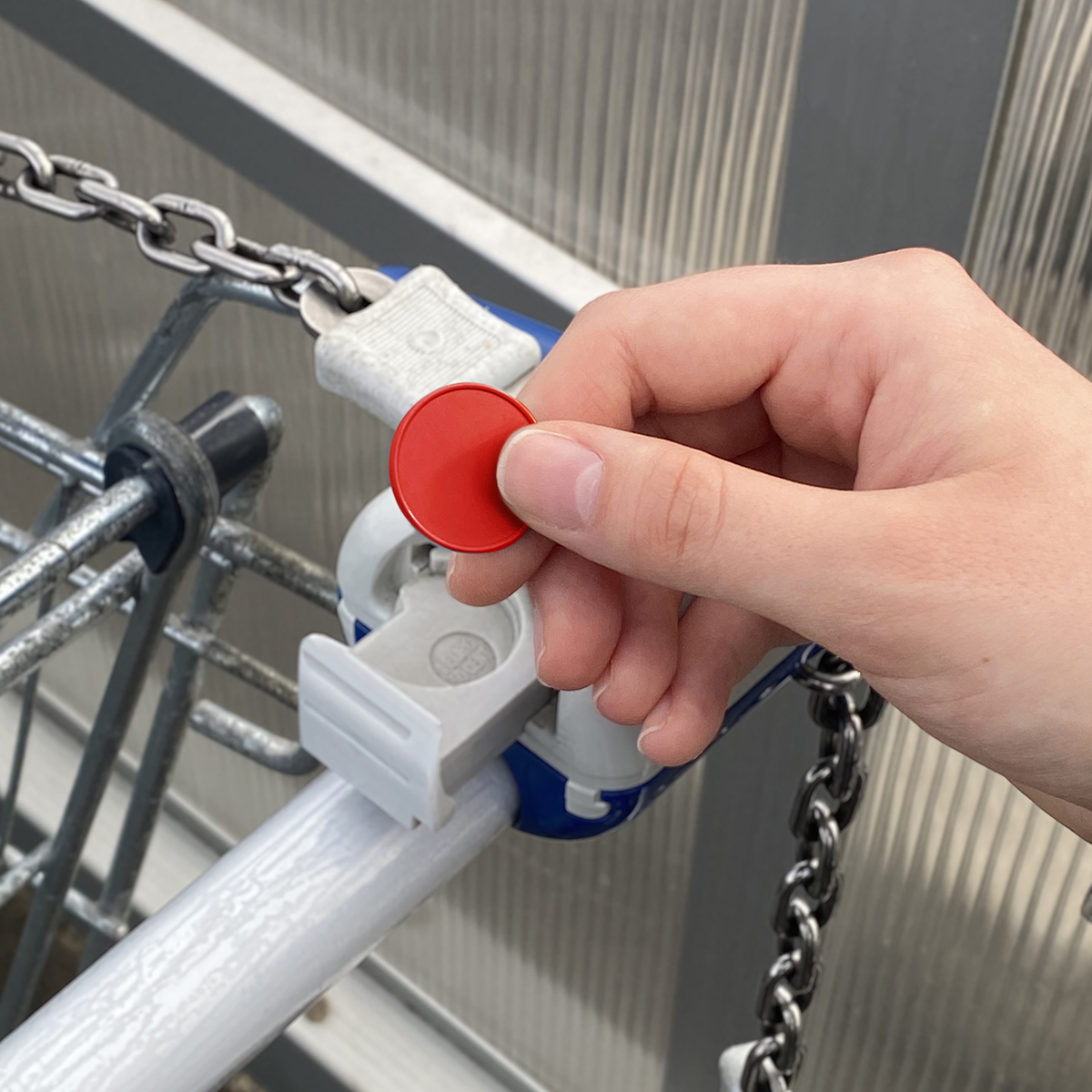 Chiphalter mit 1€-Chip und Lupe als Werbeartikel mit Logo bedrucken